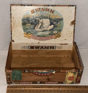 ANTIQUE SWANN WOOD CIGAR BOX SWAN BIRD TOBACCO SMOKING TAMPA FLORIDA SMOKE