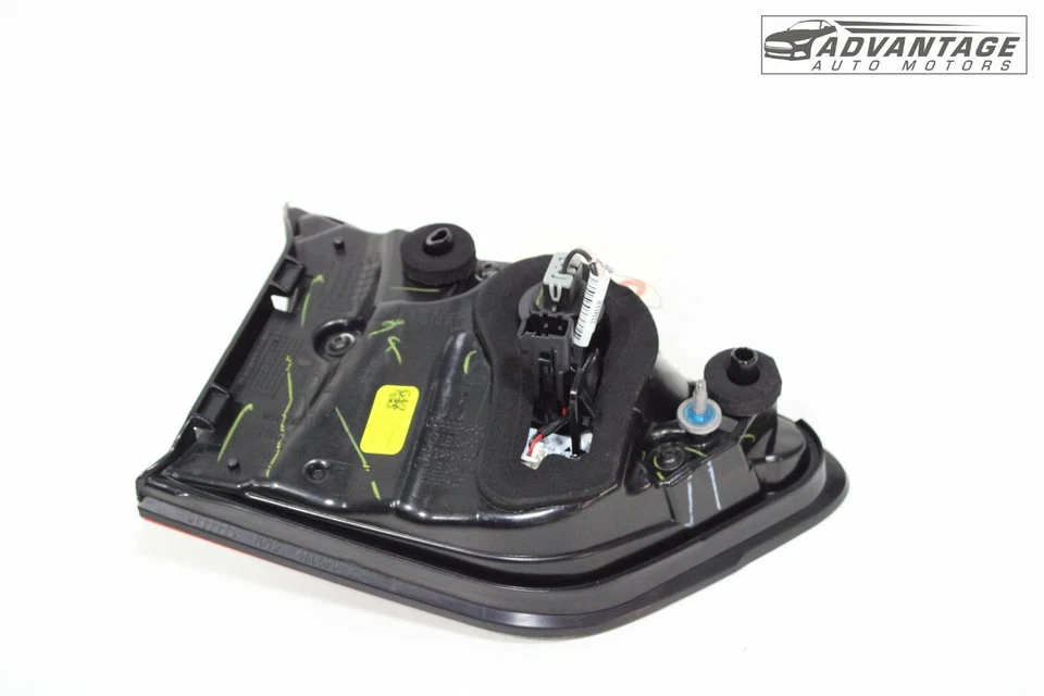 2019-2022 CHEVROLET BLAZER REAR RIGHT SIDE INNER TAIL LIGHT LAMP LED OEM - Image 3 of 4