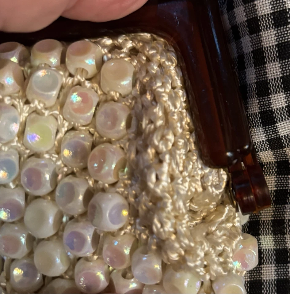 BOLSO BOLSO CLUTCH ANTIGUO VINTAGE MEDIADOS DE SIGLO HONG KONG BONITAS CUENTAS REDONDAS Foto 3 de 4