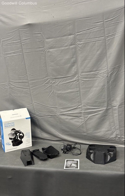 Collective Minds VR Showcase PS4 VR Premium Charge Stand 5X Rapid AC Untested