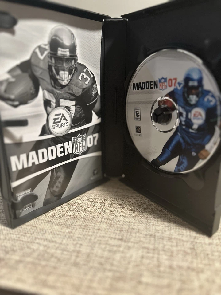 PC DVD-ROM versión del videojuego Madden NFL 2007 (Excelente Estado)! Foto 2 de 3