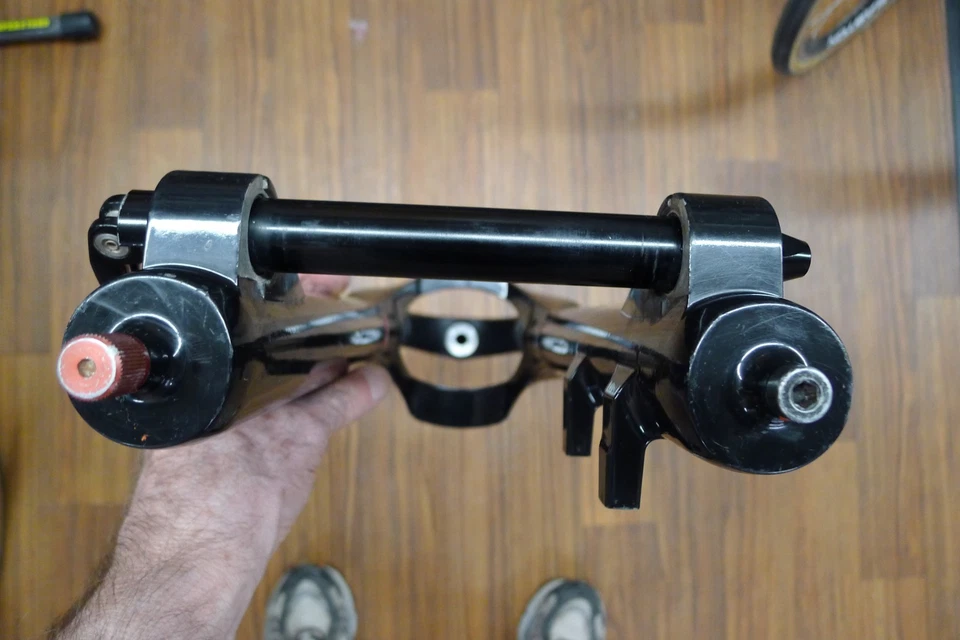 Horquilla Magura Wotan Freeride para bicicletas de montaña de rueda de 26"--usada Foto 3 de 4