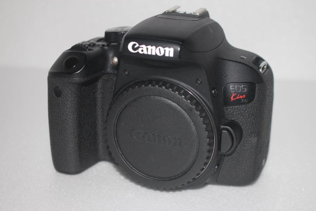 Canon EOS Rebel T7i (Kiss X9i) Digital SLR Camera Kit with 3