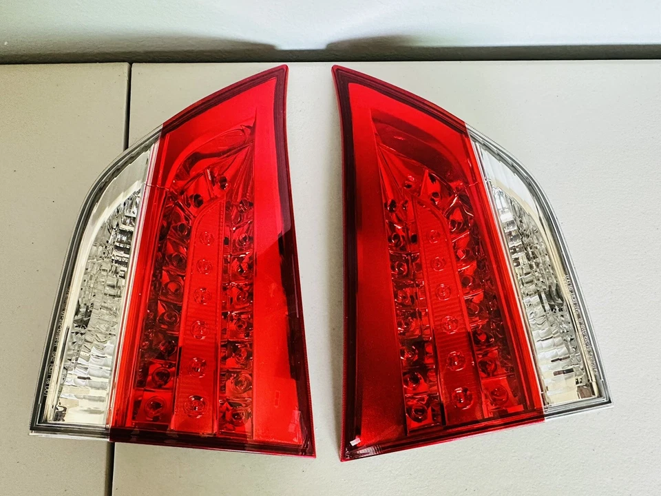 Luces traseras interiores TOYOTA SIENNA CONDUCTOR Y PASAJERO 2011 2012 2013 2014 Foto 2 de 4