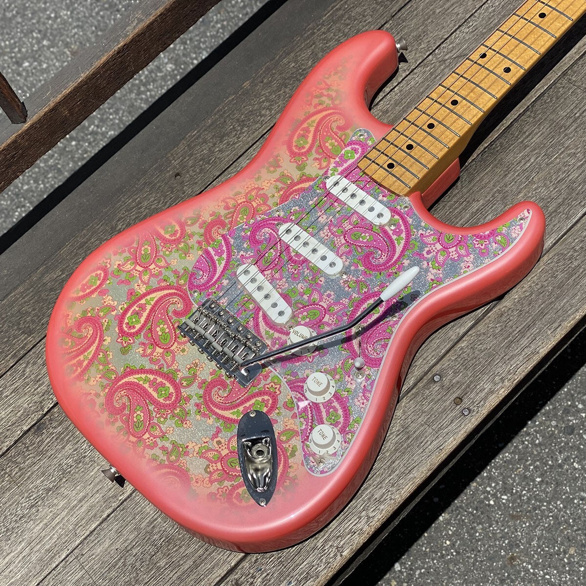 Guitare électrique Fender Japan Stratocaster ST57-88 PRD Pink