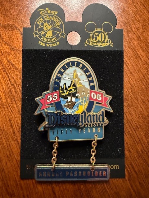 DISNEYLAND 50th FRONTIERLAND Annual Passholder Pin LE 2005 FREE SHP