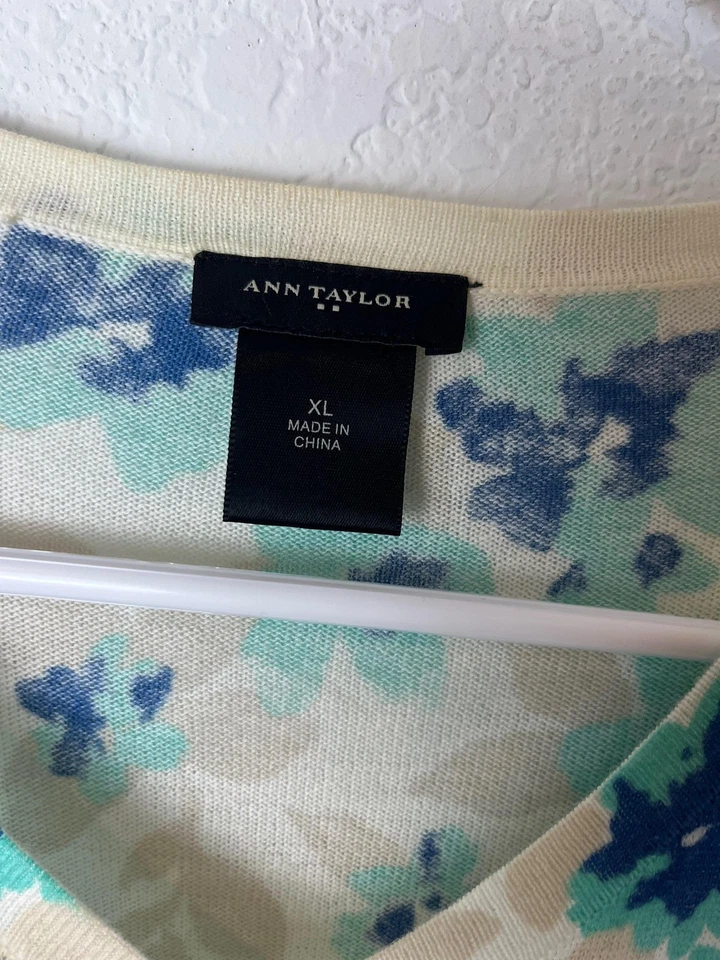 Ann Taylor Cardigan Sweater Womens XL Ivory Blue Floral 3/4 Sleeve Button Front - Image 3 of 4
