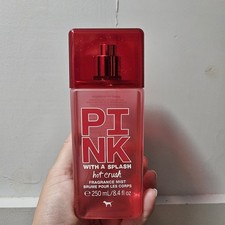 PINK With A Splash Hot Crush Fragrance Mist Warm Amber Peach 250 mL/8.4 fl oz