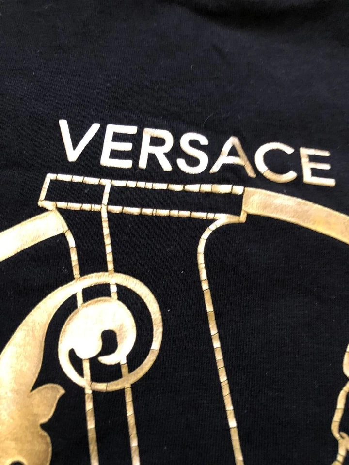 Camiseta Versace Jeans Camiseta Gráfica PARA HOMBRES Desteñida Crashed Años 90 Y2K Negra/Dorada Talla L Foto 3 de 4