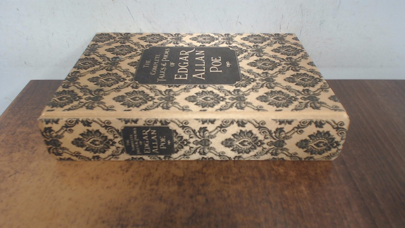 The Complete Tales & Poems Of Edgar Allan Poe (by the author: Edgar Allan Po...