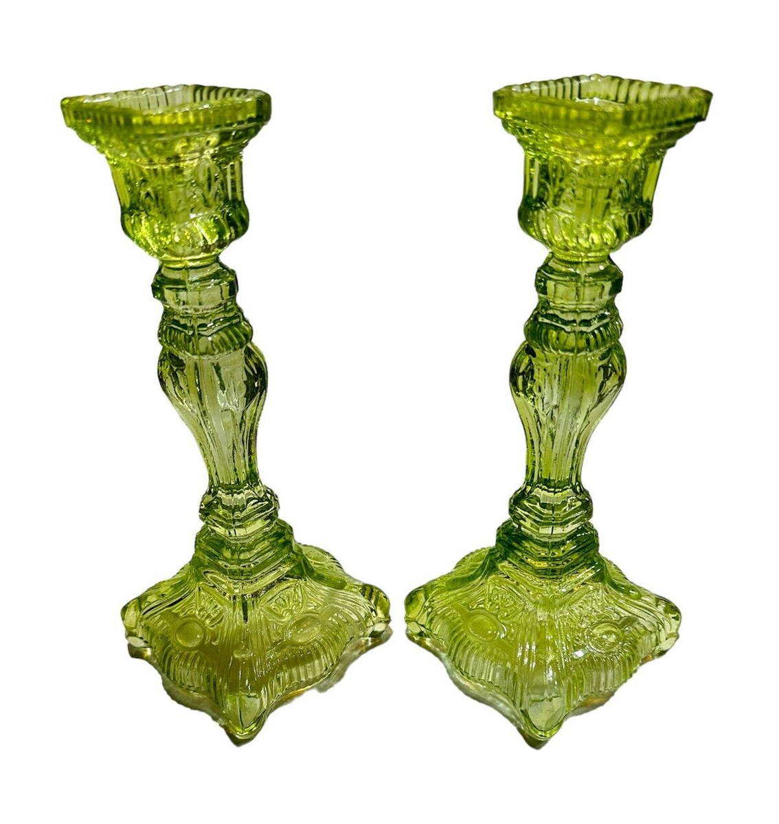 VINTAGE PAIR OF NOVA IVIMA 1895 LIME GREEN UV REACTIVE GLASS