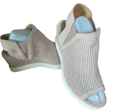 Sofft Blush Suede Slip On Wedge 10m