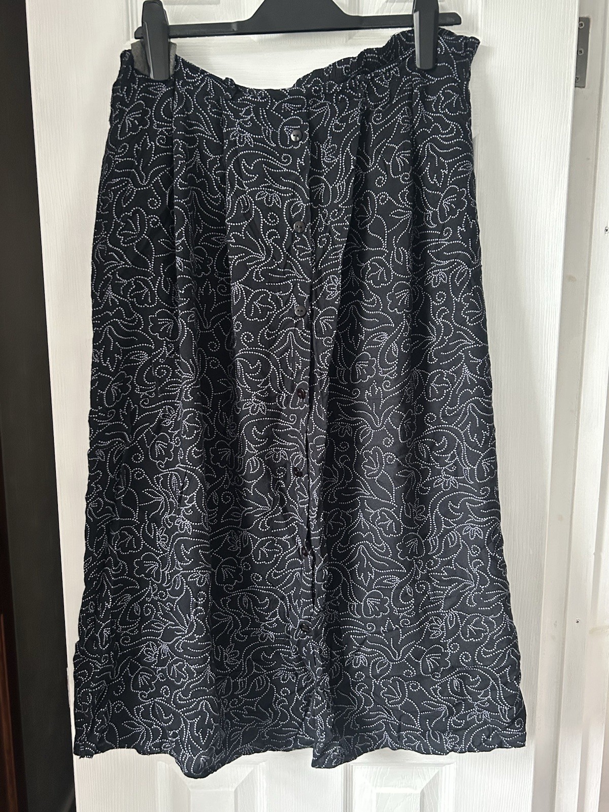 Falda Midi Vintage Años 2000/y2k Bruja Negra Floral Botón Frontal Encajaría 16-18
