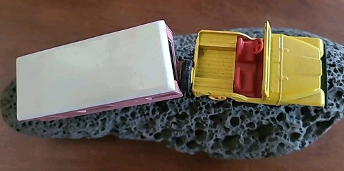Vintage Lesney Yellow Jeep Matchbox & Pink Travel Trailer Very Good Condition - Picture 2 of 17