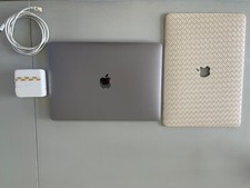 Macbook Pro 13-inch Two Thunderbolt 3 ports 1.4 GHz Quad-Core i5 w/Cover