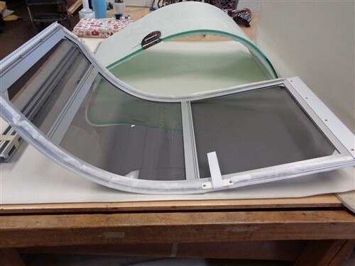 DORAL 265 ELITE CUDDY LOCKING COMPANIONWAY DOOR W / SCREEN MARINE BOAT - Picture 4 of 12