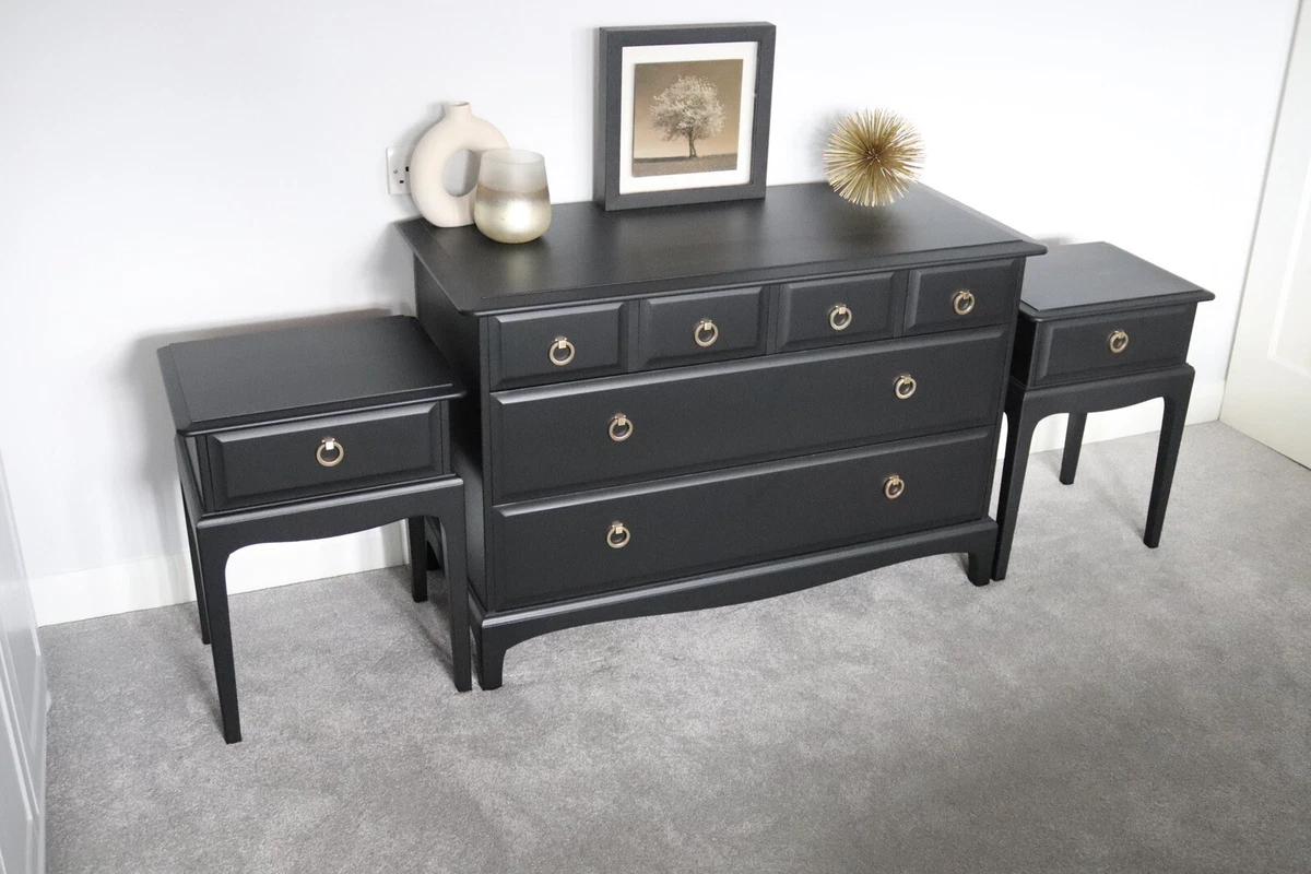 Stag Minstrel Set 6 Drawer Chest 1 Drawer Bedsides Black