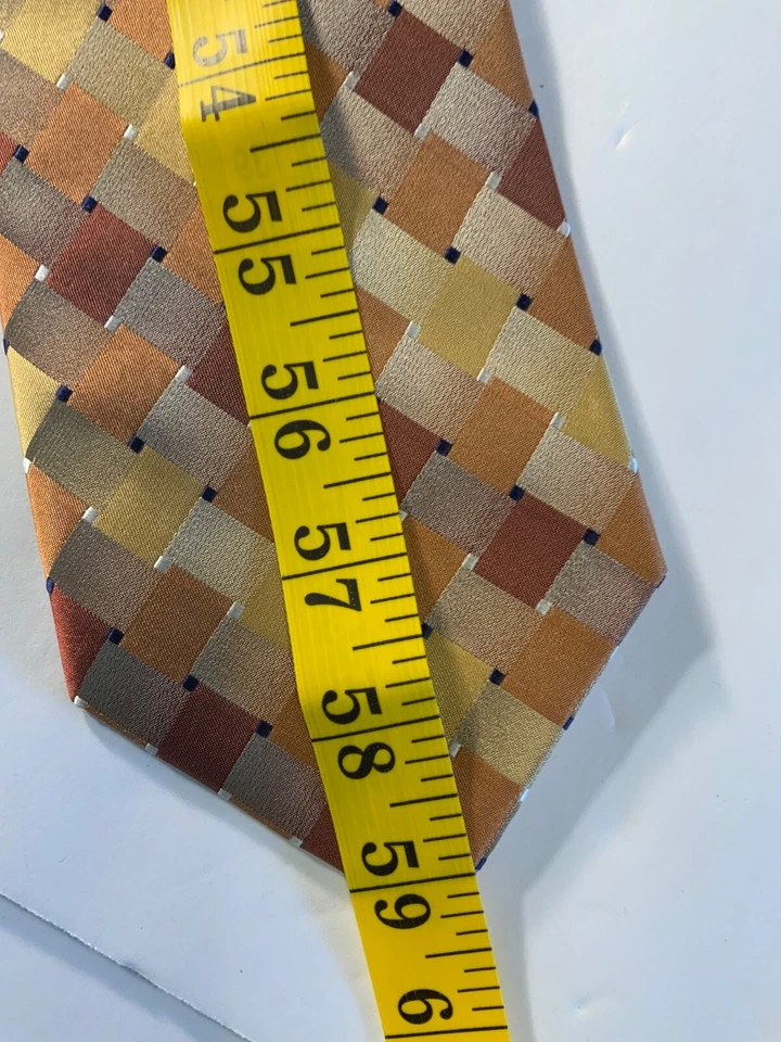 Corbata de seda John Ashford dorada, oxidada, bronceada estampada 3 1/2” x 59” resistente a las manchas Foto 3 de 4