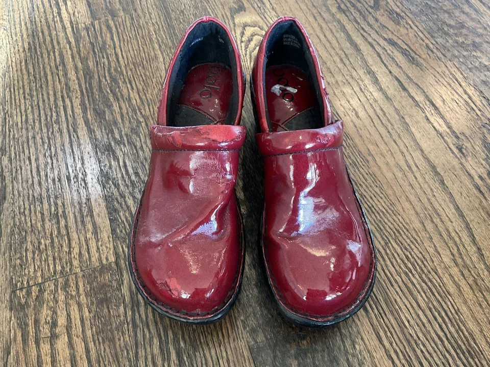 Tamancos/sapatos casuais vermelhos aparência patenteada BOLO, #J00605, feminino EUA tamanho 6.5 UE 37 - Imagem 2 de 4