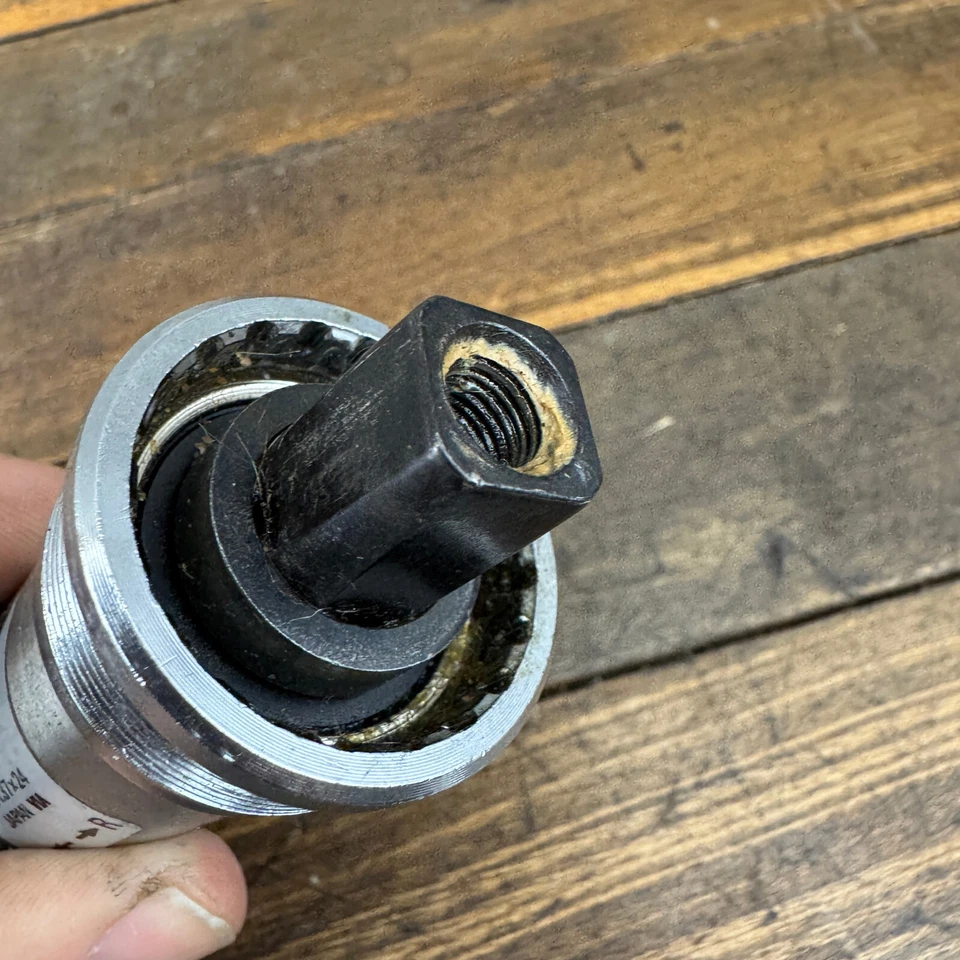 Vintage Shimano BB-UN52 Bottom Bracket 73 107 107.5 mm 1.37 24 Sealed Bearing A2 - Image 3 of 4