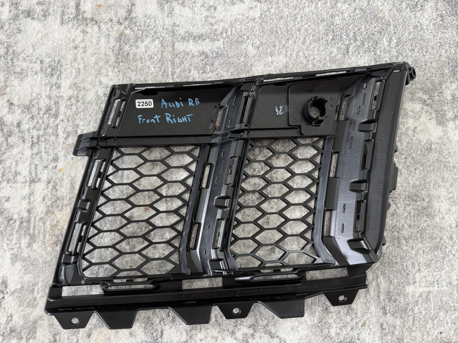 AUDI R8 16-18 OEM FRONT RIGHT BUMPER O/S AIR GUIDE GRILL, P# 4S0807684A