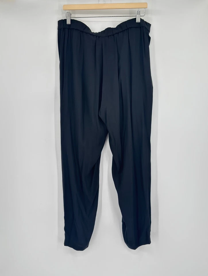 Pantalones al tobillo Eileen Fisher negros 100 % seda plisados delanteros talla M Foto 4 de 4