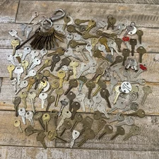 Vintage Keys Lot Variety Of Sizes Types Brands Doors, Desk, PadLock 2.5 Lbs #5