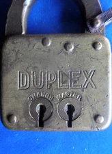 antique collectible vintage YALE  DUPLEX  Y&T high security padlock lock w KEYS
