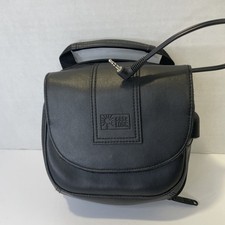 CaseLogic Leather Case for Portable CD Players - Black D486,031