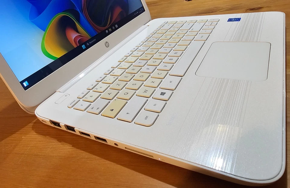 HP / Celeron N3060 / 4go Ram / Disque Dur 32go / Batterie NEUVE et - Photo 4/4