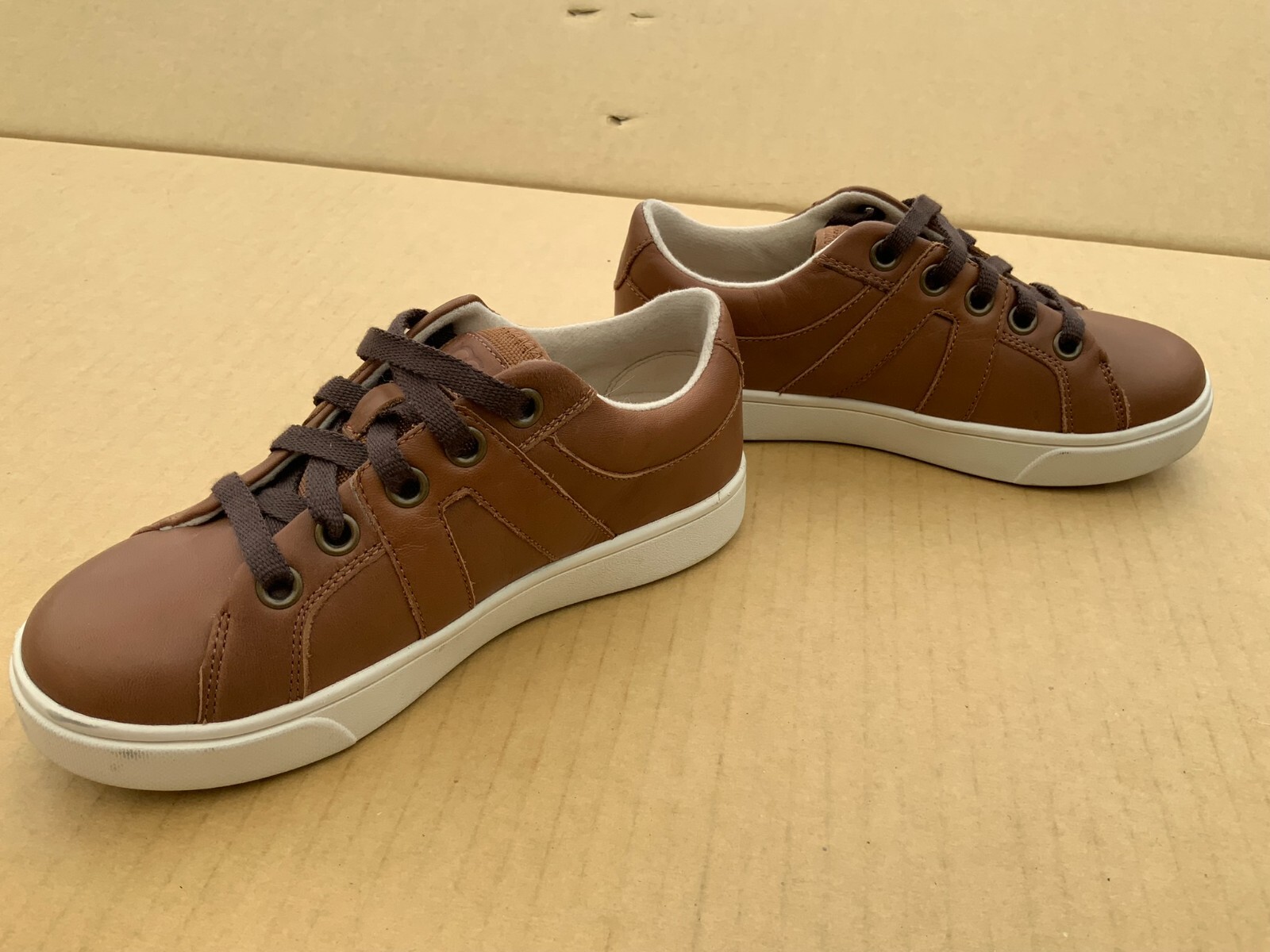 UGG Boy's Marcus Leather Trainers Chestnut UK 12k / eu30 New rrp £65 image 4