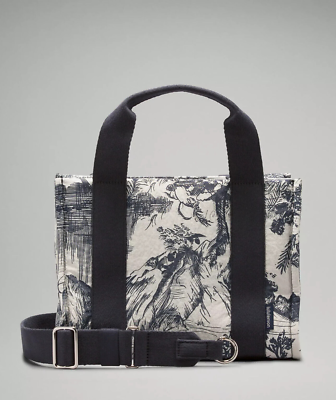 NWT Lululemon Boxy Mini Tote *Print - 4.5L Sketch Turtledove Navy