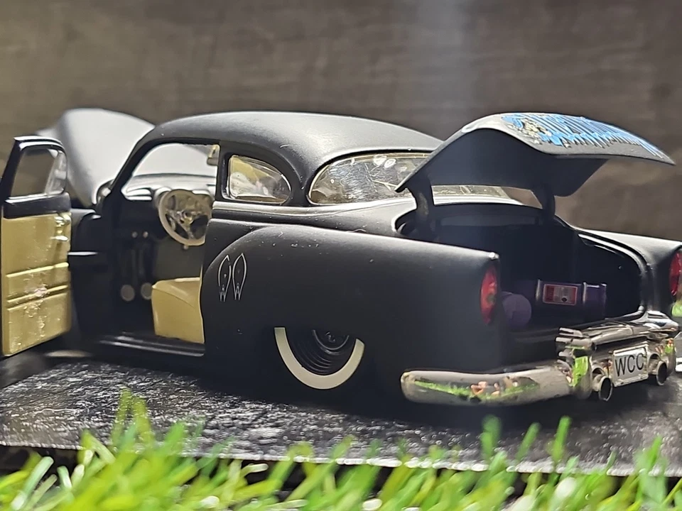 Funline Muscle Machines West Coast Choppers Jesse James 1954 Chevy 1:24 NO BOX - Image 3 of 4