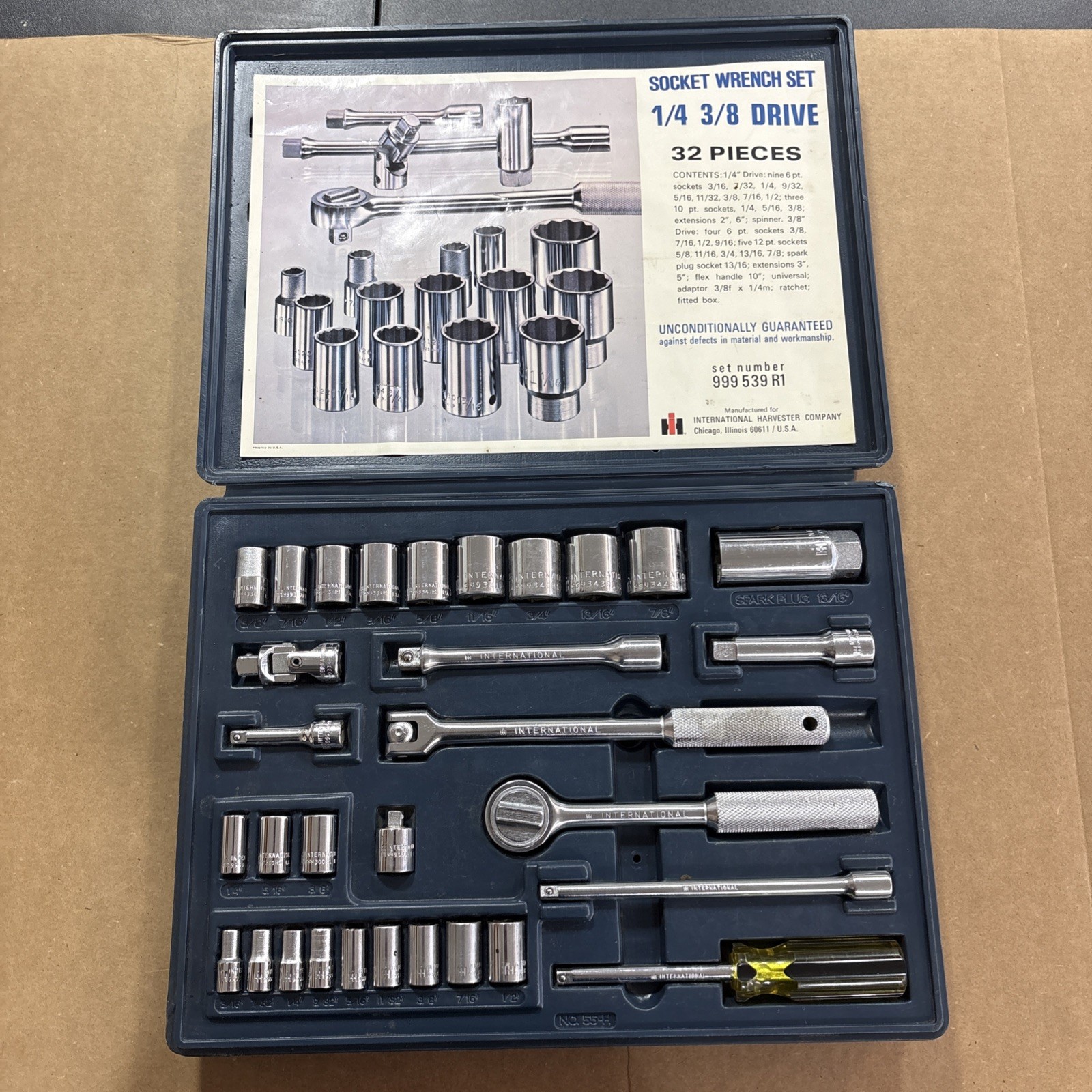 Vintage Rare International Harvester  1/4" 3/8” Drive Socket Set 999 539 R1 32pc
