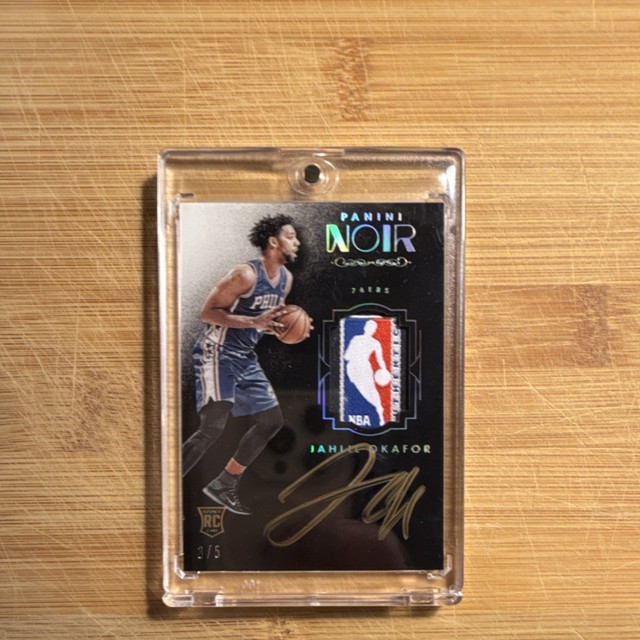🔥 Panini 2015-16 Noir Jahlil Okafor 3 /5 Rookie Auto 76ers NBA logo #Duke