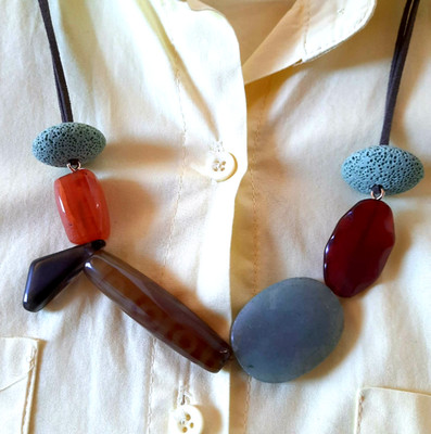 Halskette Natursteine: Tibetischer   DZI Achat, Karneol,Obsidian Jade Lavastein