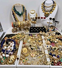 320 Piece Vintage To Mod Goldtone Jewelry Lot Runway Mogul Etruscan Cabochon