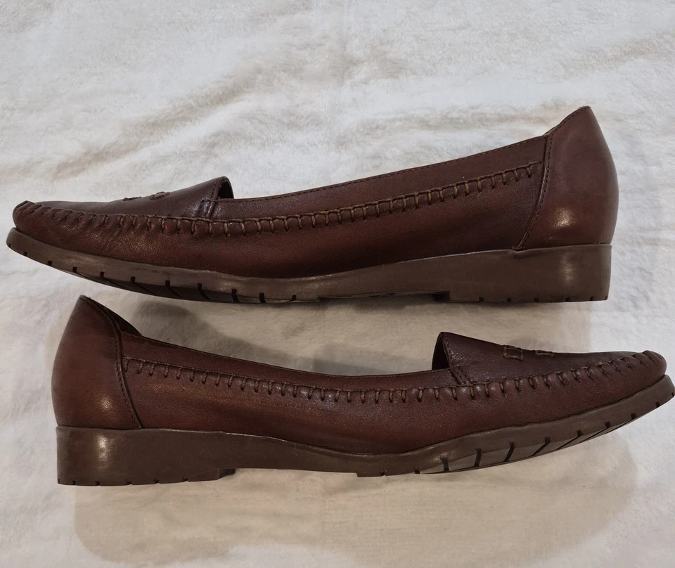 Zapatos Cobbie Cuddler para mujer 9,5 estrecho mocasín marrón sin cordones informales cómodos planos Foto 3 de 4