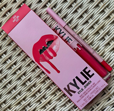 Kylie Jenner Lip Kit Velvet Liquid Lipstick & Lip Liner Set 