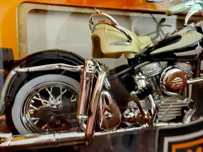 Maisto 1/18 Harley Davidson 1962 FLH Duo Clide Motorcycle Model