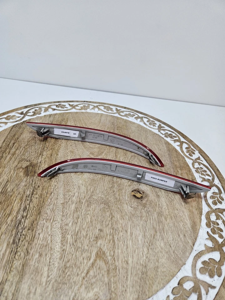 2008 宝马 535xi 后左右发动机标志反射器套装原始设备制造商 — 第 3/4 张图片