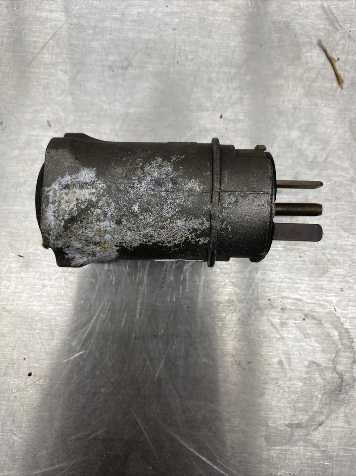 NEW APPLETON ECP-20232 20-Amp EXPLOSION PROOF PLUG 20A 250V 2P 3W ECP20232 NIB  - Image 2 of 4