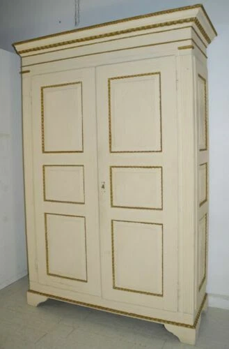 Armadi d'antiquariato liberty o floreali ed eclettici originale da Italia