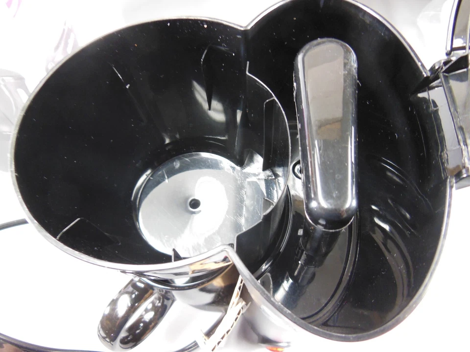 Cafetera Salton Ahorro de Espacio 1 TAZA con FILTRO Y TAZA Negra Nueva en Caja Foto 4 de 4