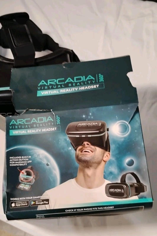 Arcadia Virtual Reality 360° Smartphone VR Headset w/ IPD, Button