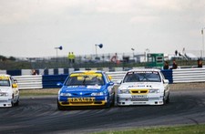 Will Hoy Williams Renault Dealer Racing Renault Laguna battles wit- Old Photo 1