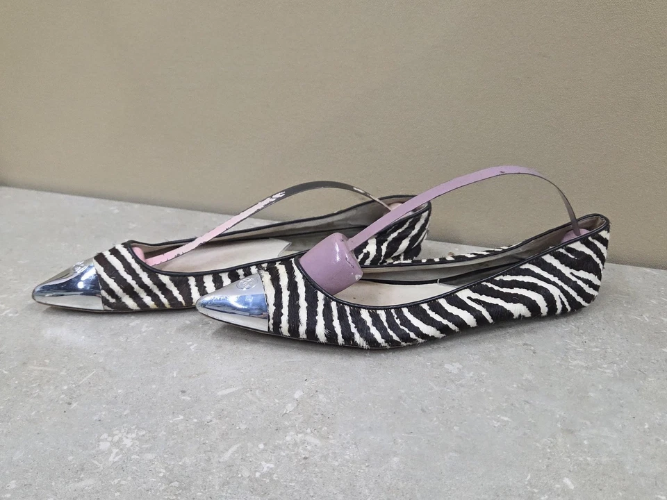 Zapatos Michael Kors Mujer Talla 7.5 Cebra Rayas Punta Planos Plateados Puntera Foto 3 de 4