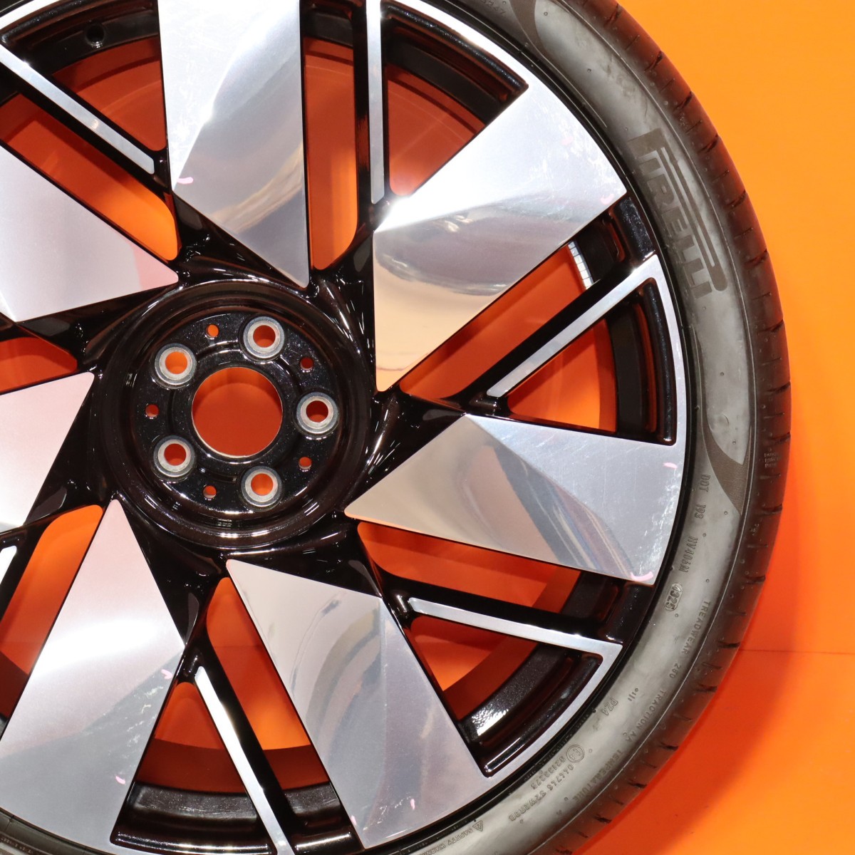 Rolls-Royce Cullinan 2025-2026 Rear Wheel