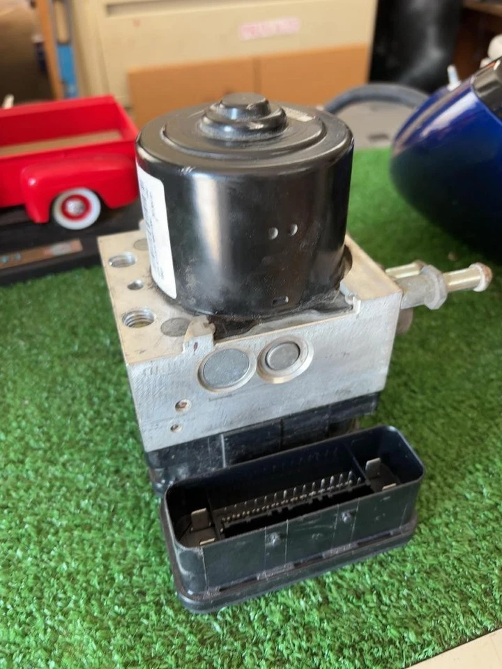 2013-2014 Ford Explorer ABS Brake Pump Assembly OEM Anti-Lock Unit W/O Adaptive Foto 2 de 4