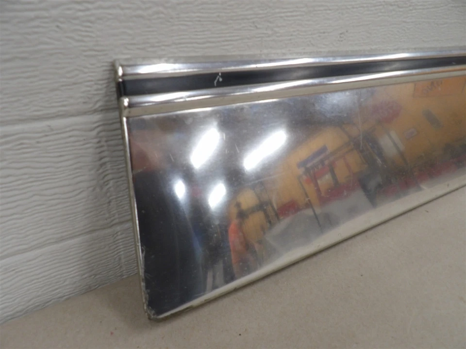 PUERTA DELANTERA DERECHA INFERIOR ACERO INOXIDABLE CROMO MOLDURAS PAR 1980-1990 CAPRICE 4 PUERTAS OEM Foto 2 de 4